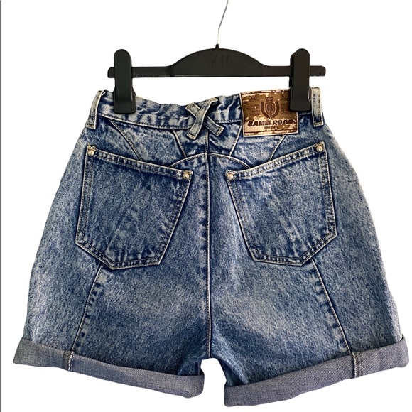 Acid wash Jean shorts 90’s style - Picture 3 of 3